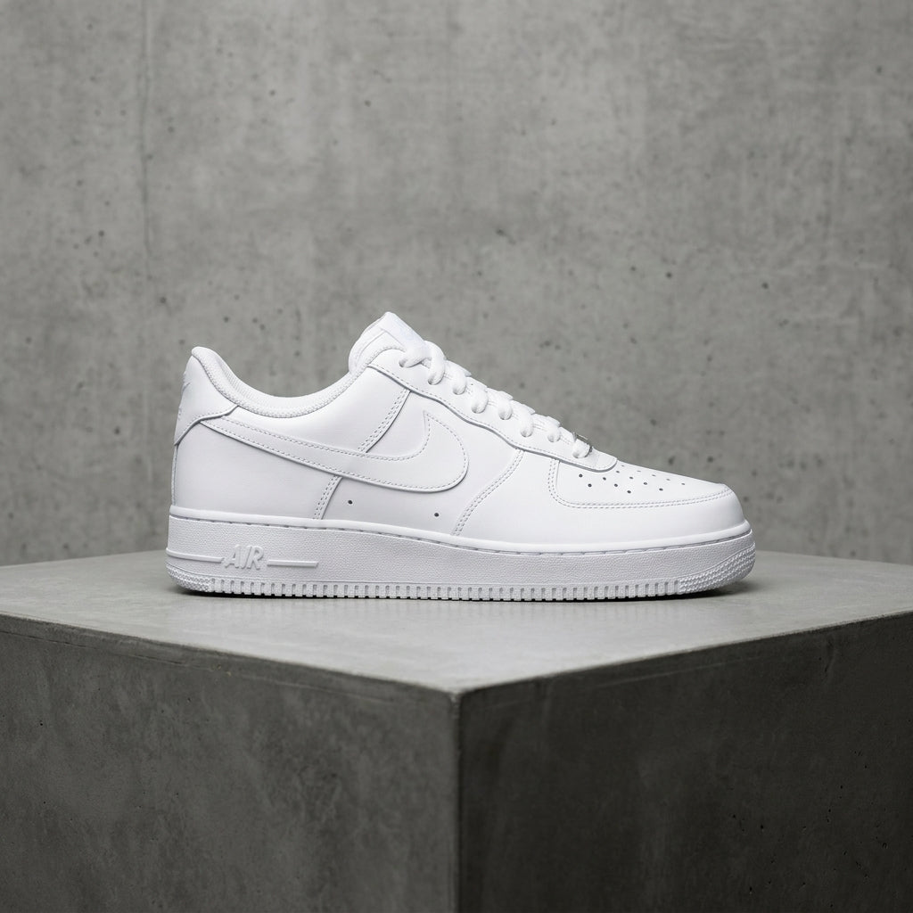 Nike Air Force 1 07 'Triple White'